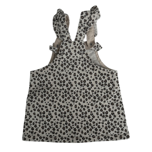 H&M Latzkleid mit Rüschen & Leo-Print | Gr. 68